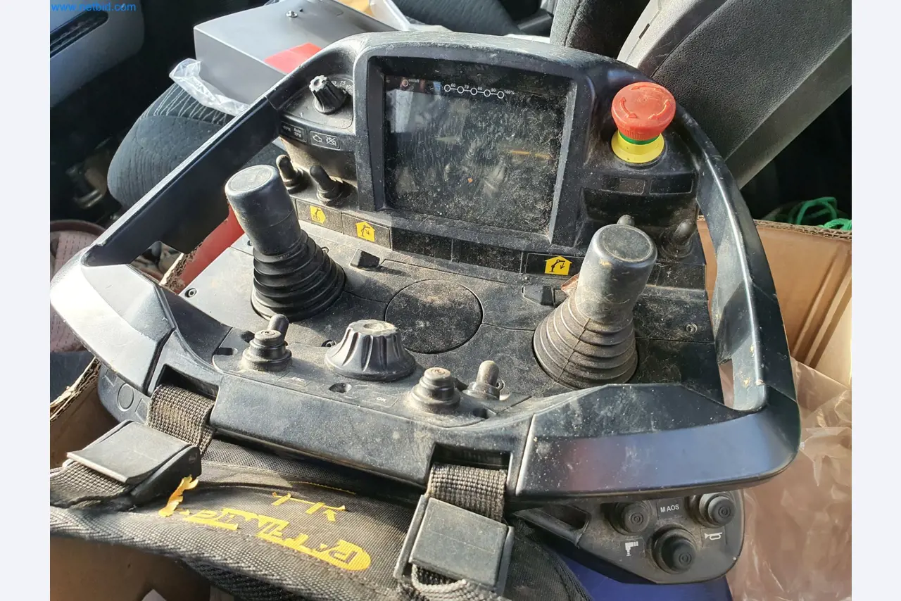 Stavební stroje, vozidla, bednicí materiál a příslušenství z oblasti stavebnictví-61