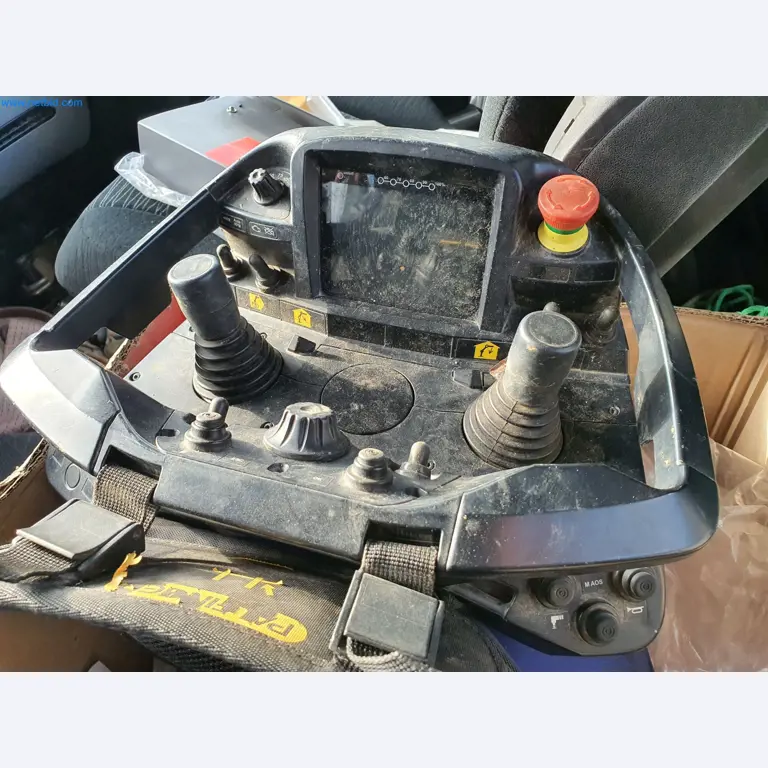 Stavební stroje, vozidla, bednicí materiál a příslušenství z oblasti stavebnictví-61