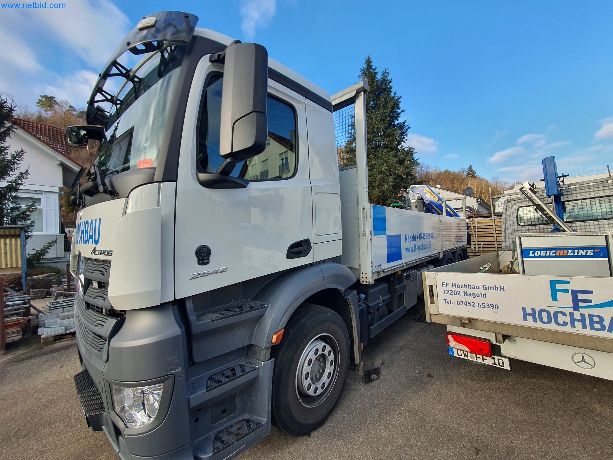 Stavební stroje, vozidla, bednicí materiál a příslušenství z oblasti stavebnictví-72