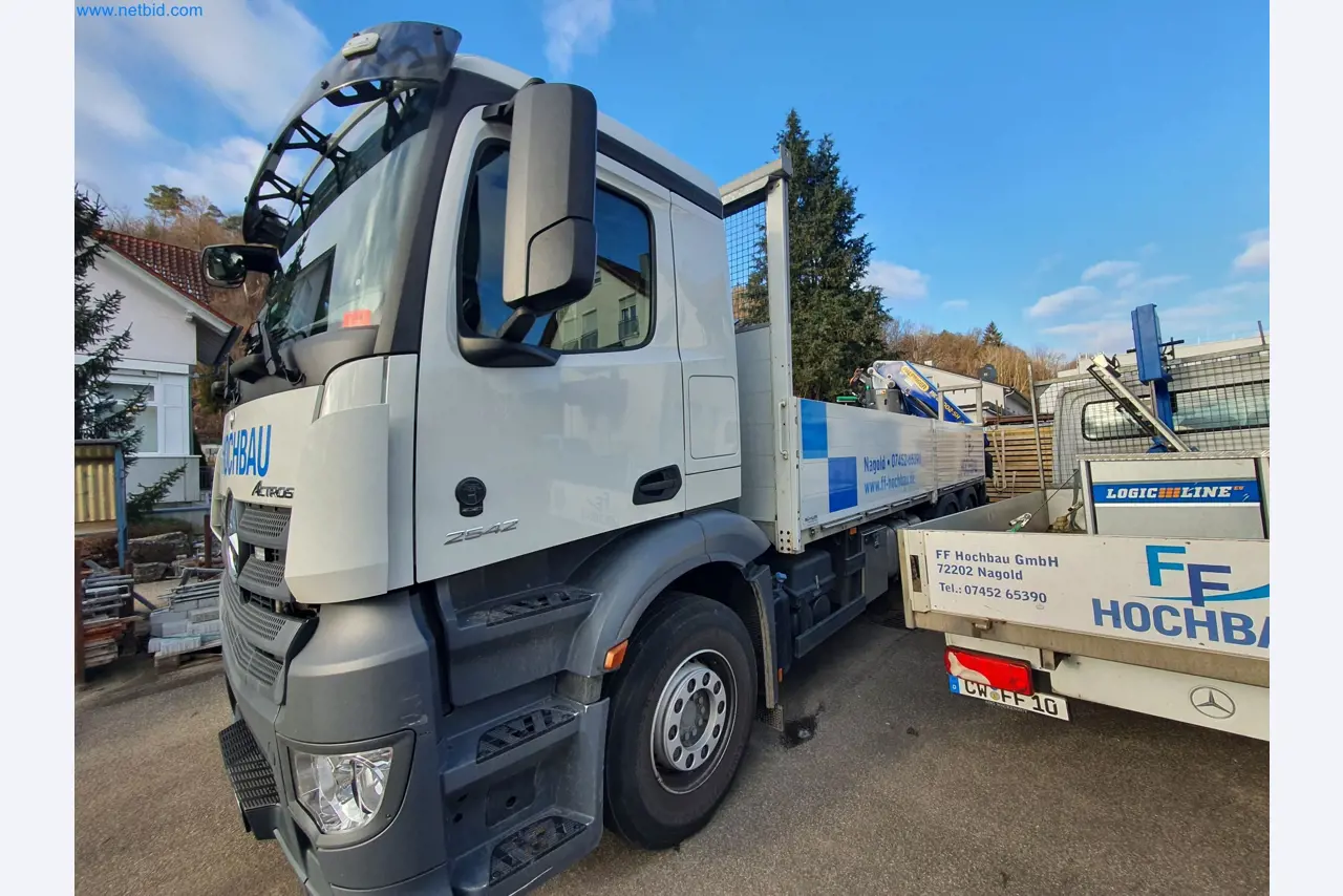 Stavební stroje, vozidla, bednicí materiál a příslušenství z oblasti stavebnictví-72