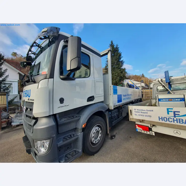 Stavební stroje, vozidla, bednicí materiál a příslušenství z oblasti stavebnictví-72