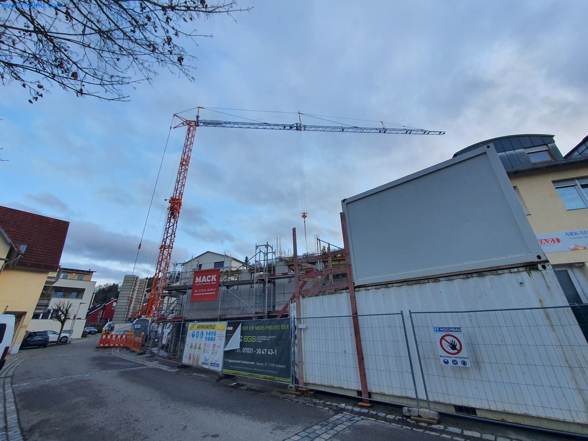 Maszyny budowlane, pojazdy, materiały szalunkowe i akcesoria z sektora budowlanego-18