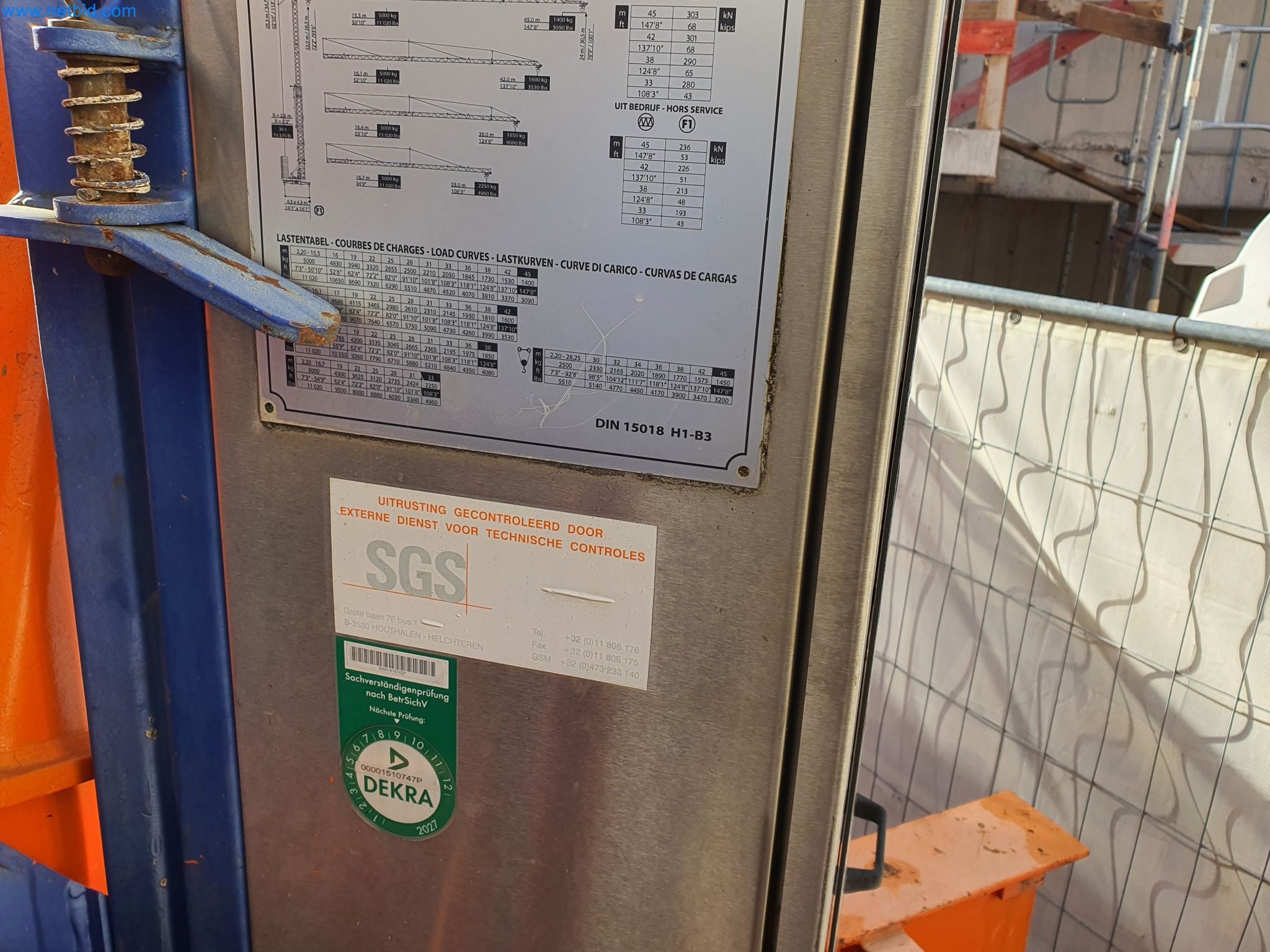 Maszyny budowlane, pojazdy, materiały szalunkowe i akcesoria z sektora budowlanego-9