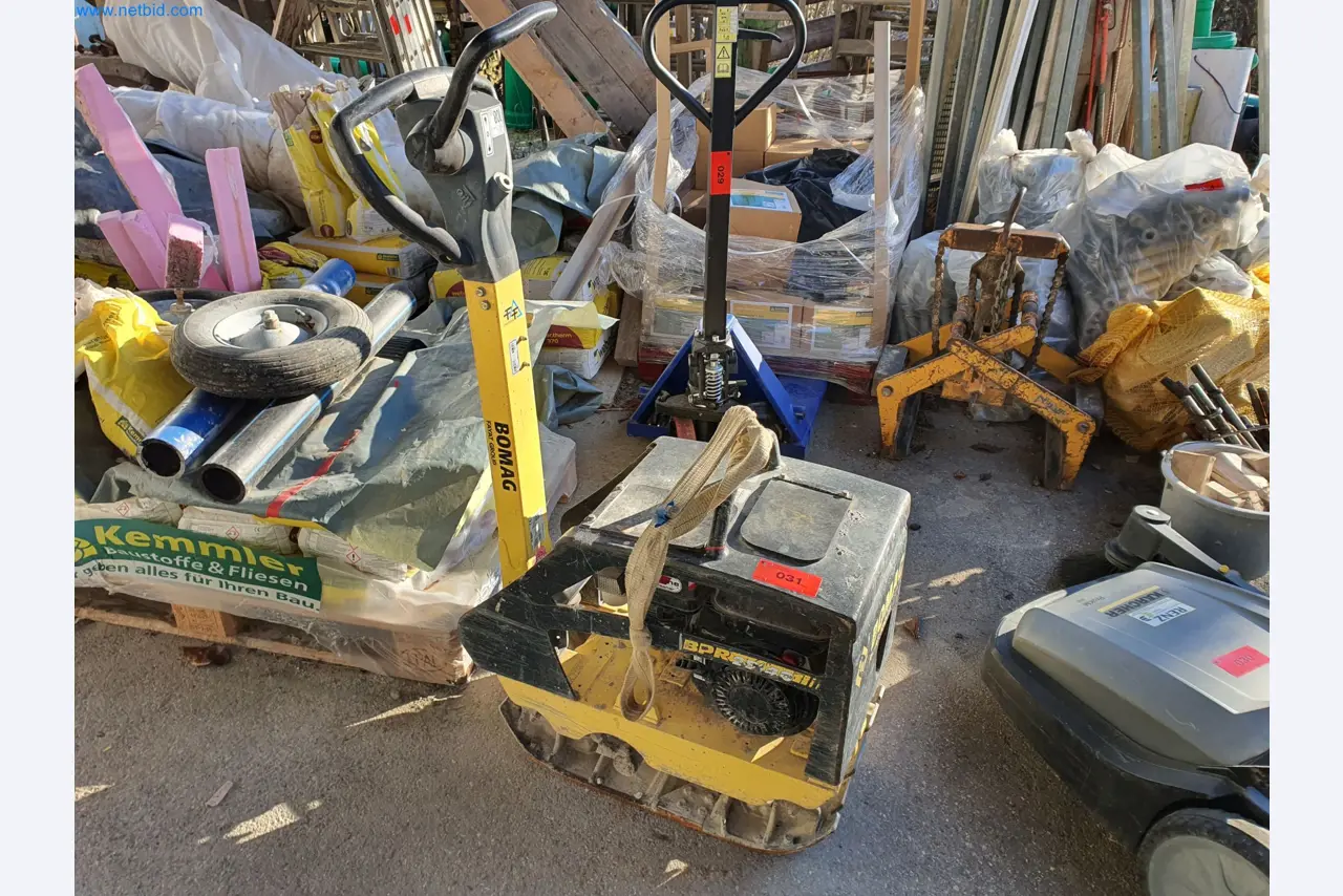 Maszyny budowlane, pojazdy, materiały szalunkowe i akcesoria z sektora budowlanego-1