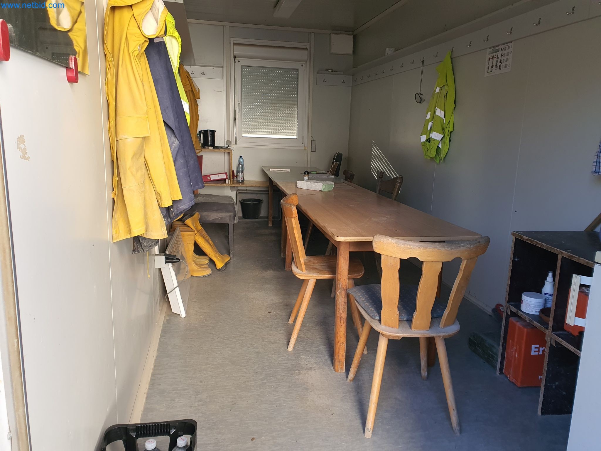 Maszyny budowlane, pojazdy, materiały szalunkowe i akcesoria z sektora budowlanego-3