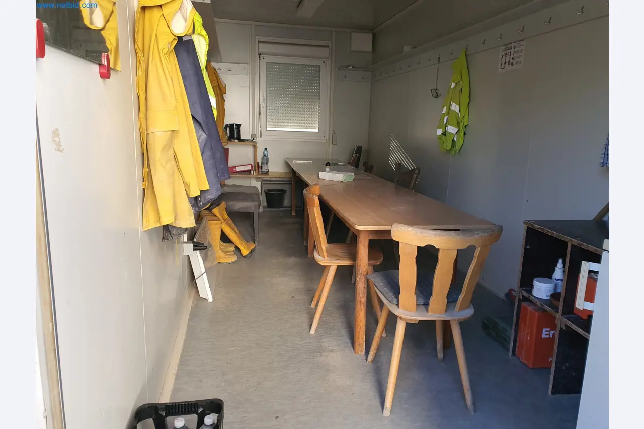 Maszyny budowlane, pojazdy, materiały szalunkowe i akcesoria z sektora budowlanego-3