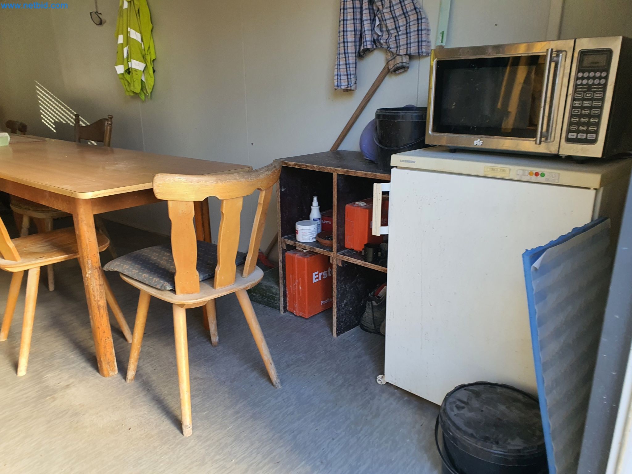 Maszyny budowlane, pojazdy, materiały szalunkowe i akcesoria z sektora budowlanego-4