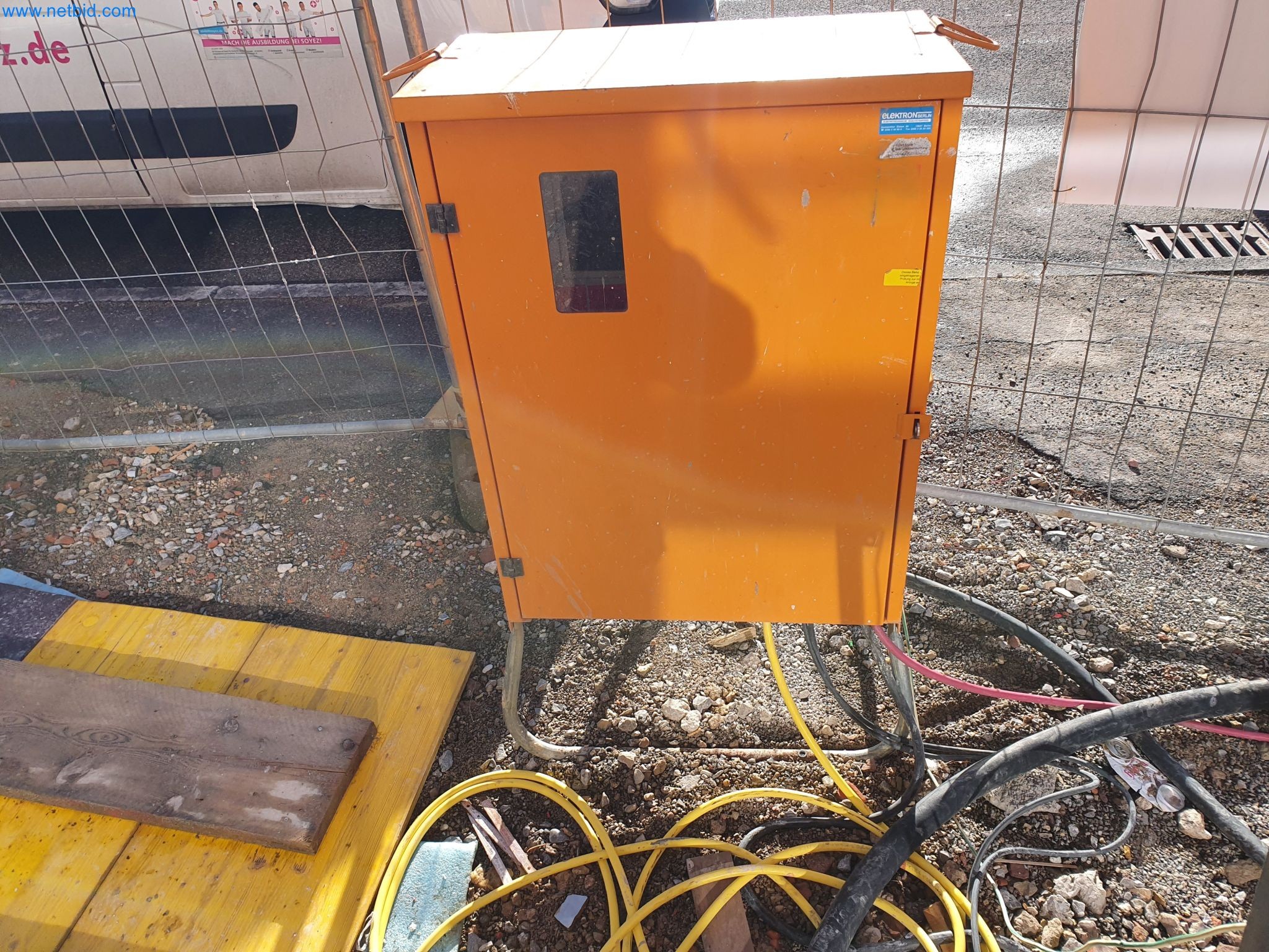 Stavební stroje, vozidla, bednicí materiál a příslušenství z oblasti stavebnictví-1