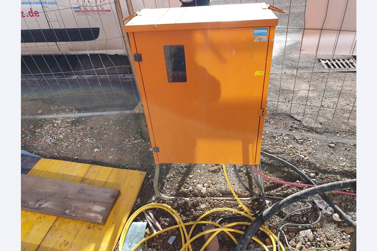 Stavební stroje, vozidla, bednicí materiál a příslušenství z oblasti stavebnictví-1