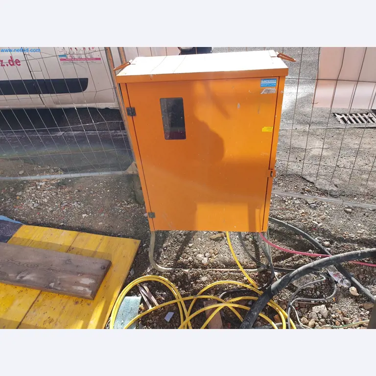 Stavební stroje, vozidla, bednicí materiál a příslušenství z oblasti stavebnictví-1