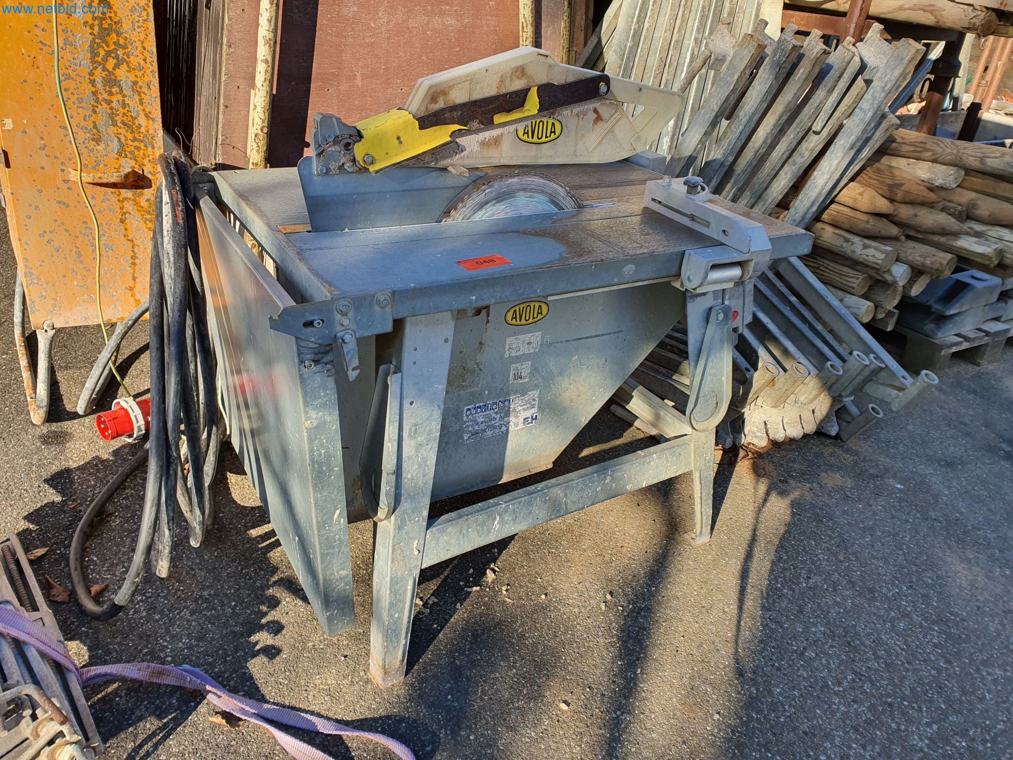 Maszyny budowlane, pojazdy, materiały szalunkowe i akcesoria z sektora budowlanego-1