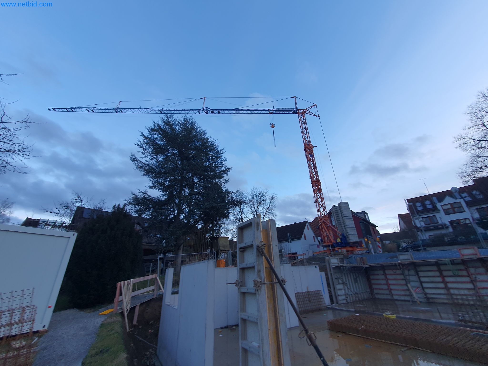 Baumaschinen, Fahrzeuge, Schalungsmaterial und Zubehör aus dem Bereich Hochbau-12