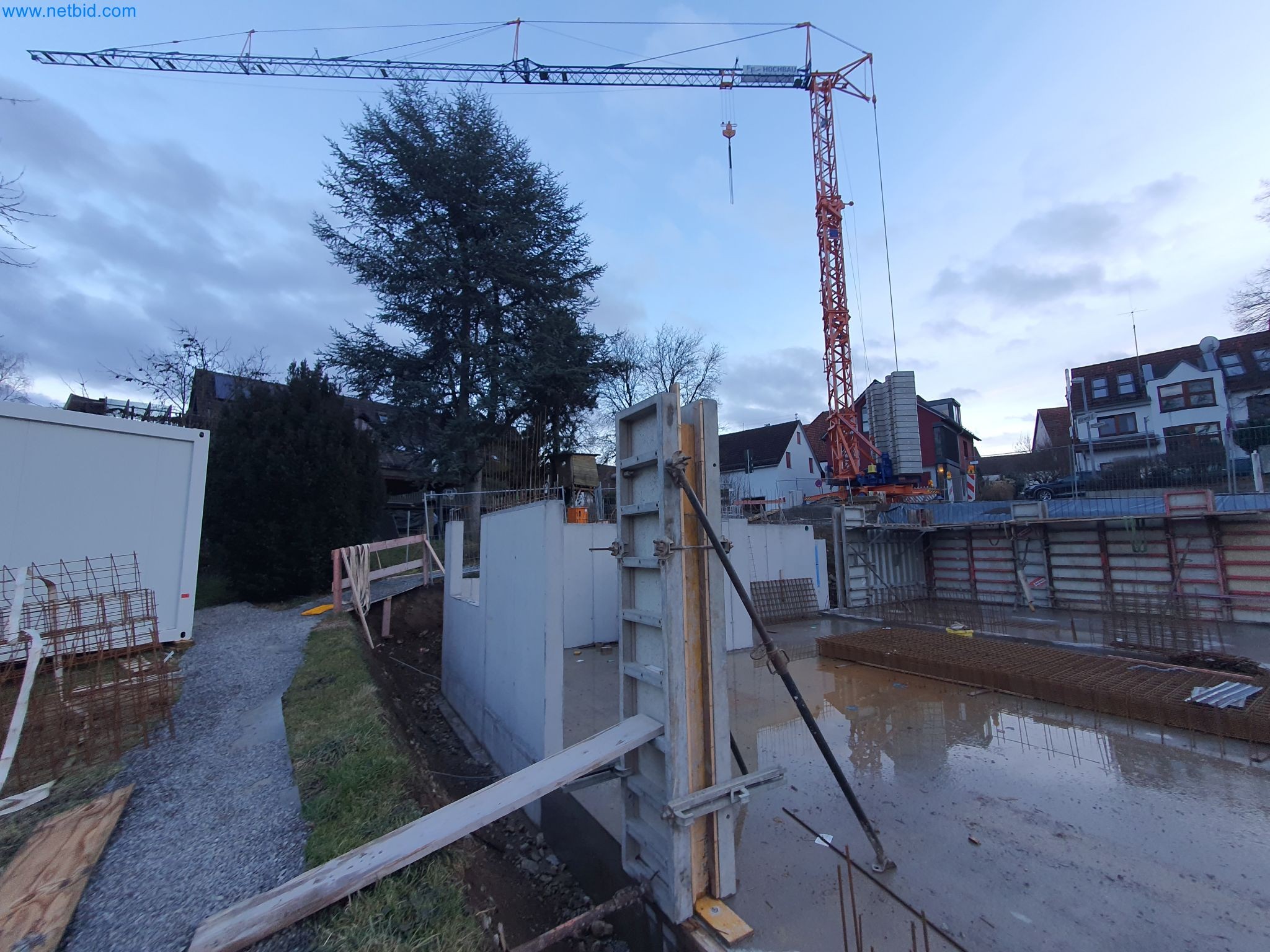 Baumaschinen, Fahrzeuge, Schalungsmaterial und Zubehör aus dem Bereich Hochbau-14