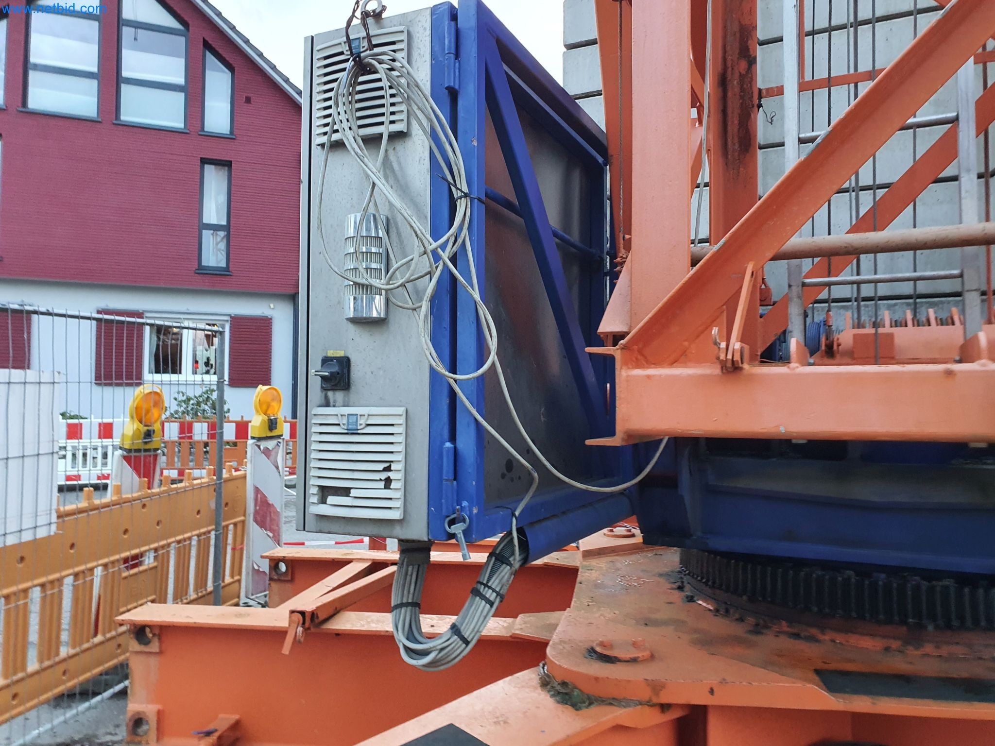 Baumaschinen, Fahrzeuge, Schalungsmaterial und Zubehör aus dem Bereich Hochbau-15