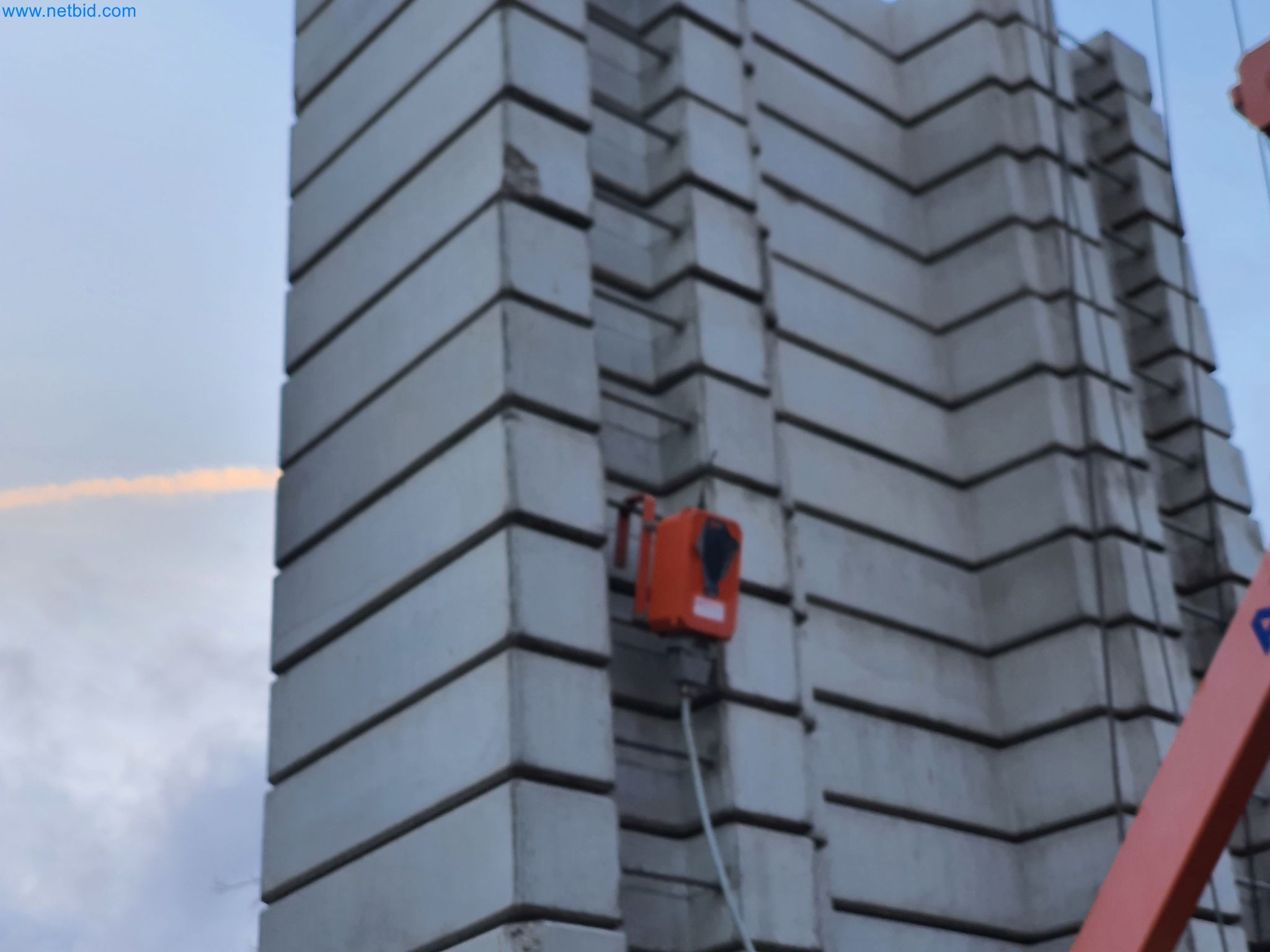 Baumaschinen, Fahrzeuge, Schalungsmaterial und Zubehör aus dem Bereich Hochbau-17