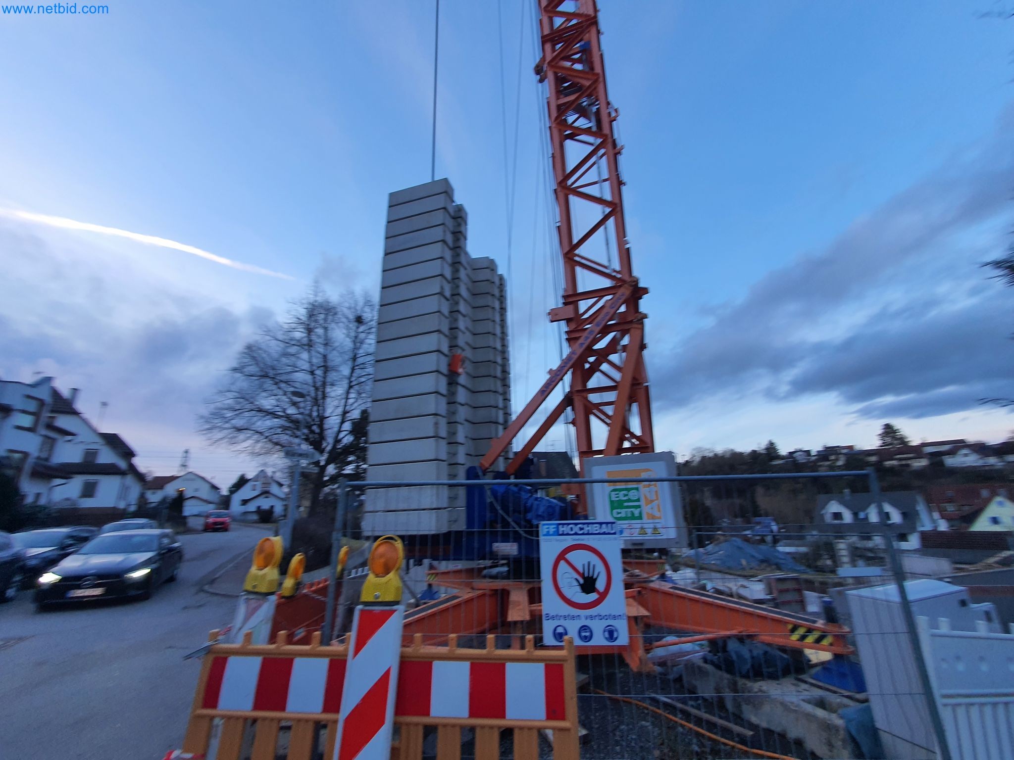 Baumaschinen, Fahrzeuge, Schalungsmaterial und Zubehör aus dem Bereich Hochbau-18