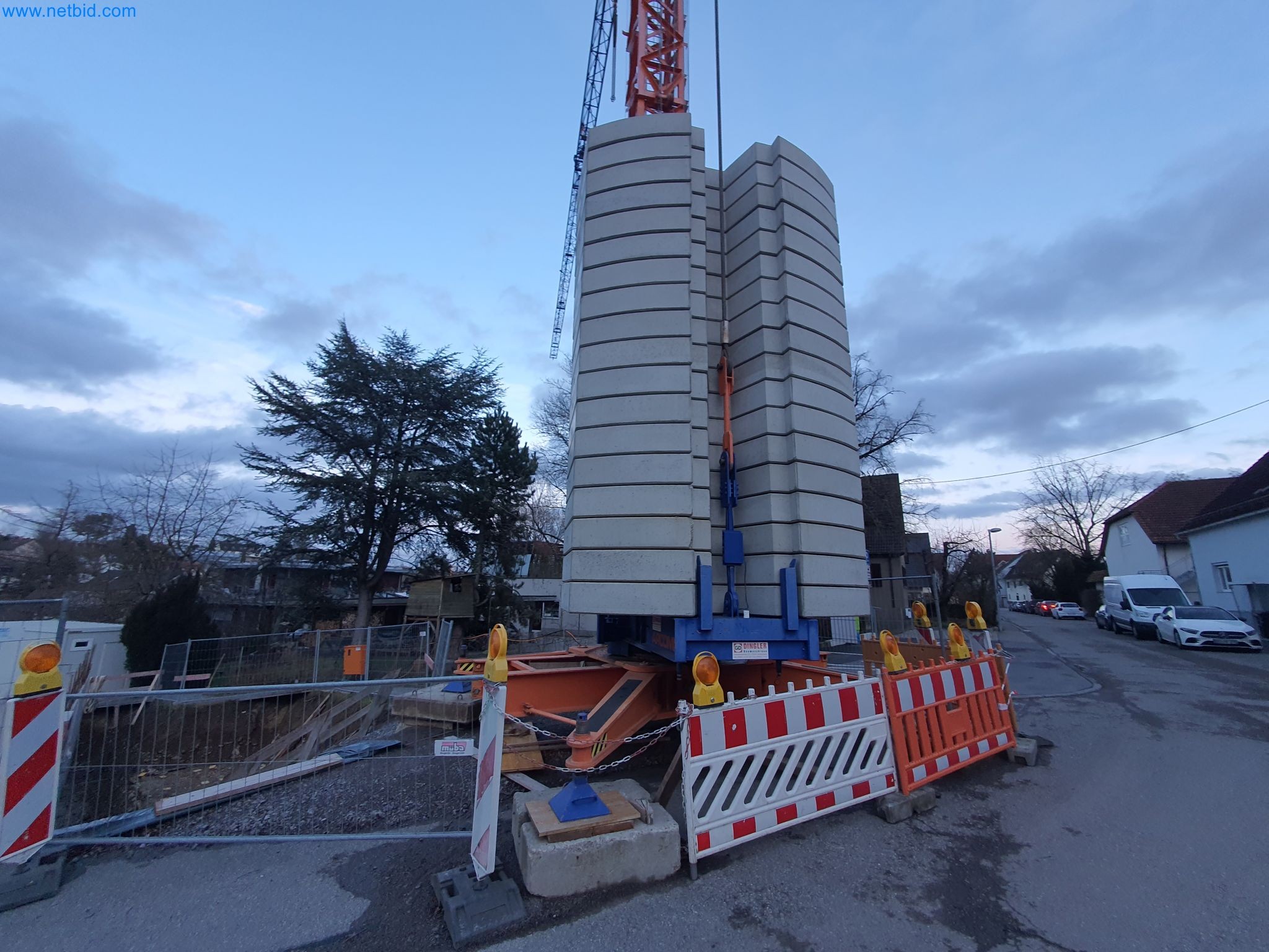 Baumaschinen, Fahrzeuge, Schalungsmaterial und Zubehör aus dem Bereich Hochbau-19