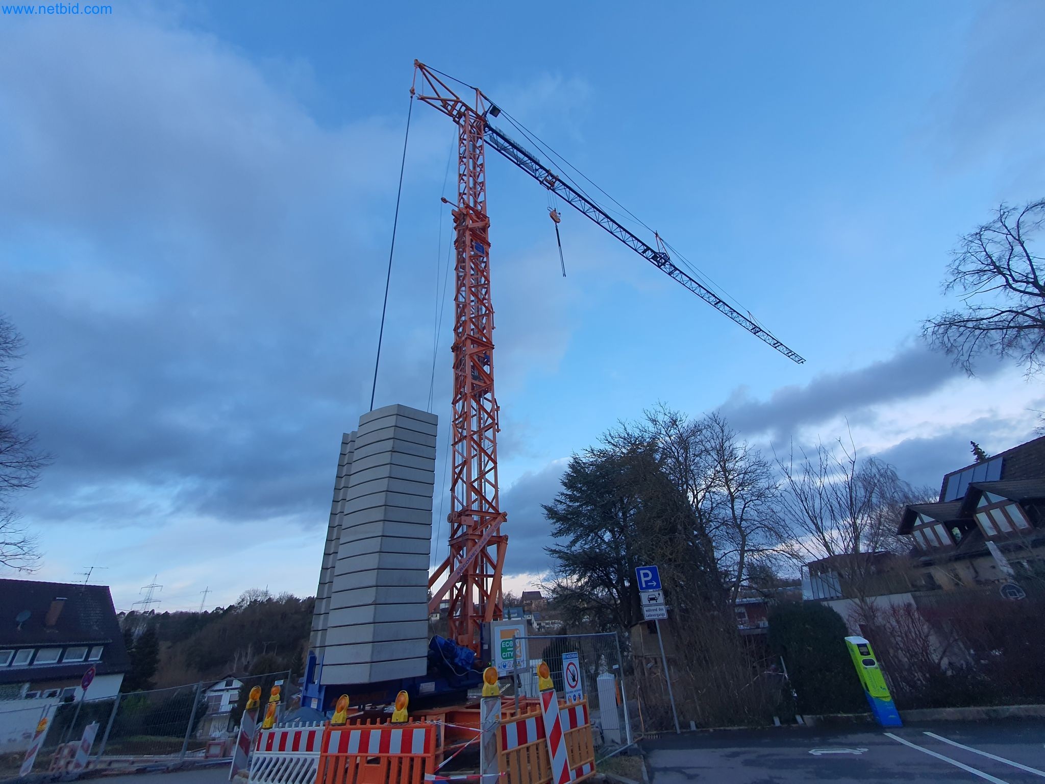 Baumaschinen, Fahrzeuge, Schalungsmaterial und Zubehör aus dem Bereich Hochbau-1