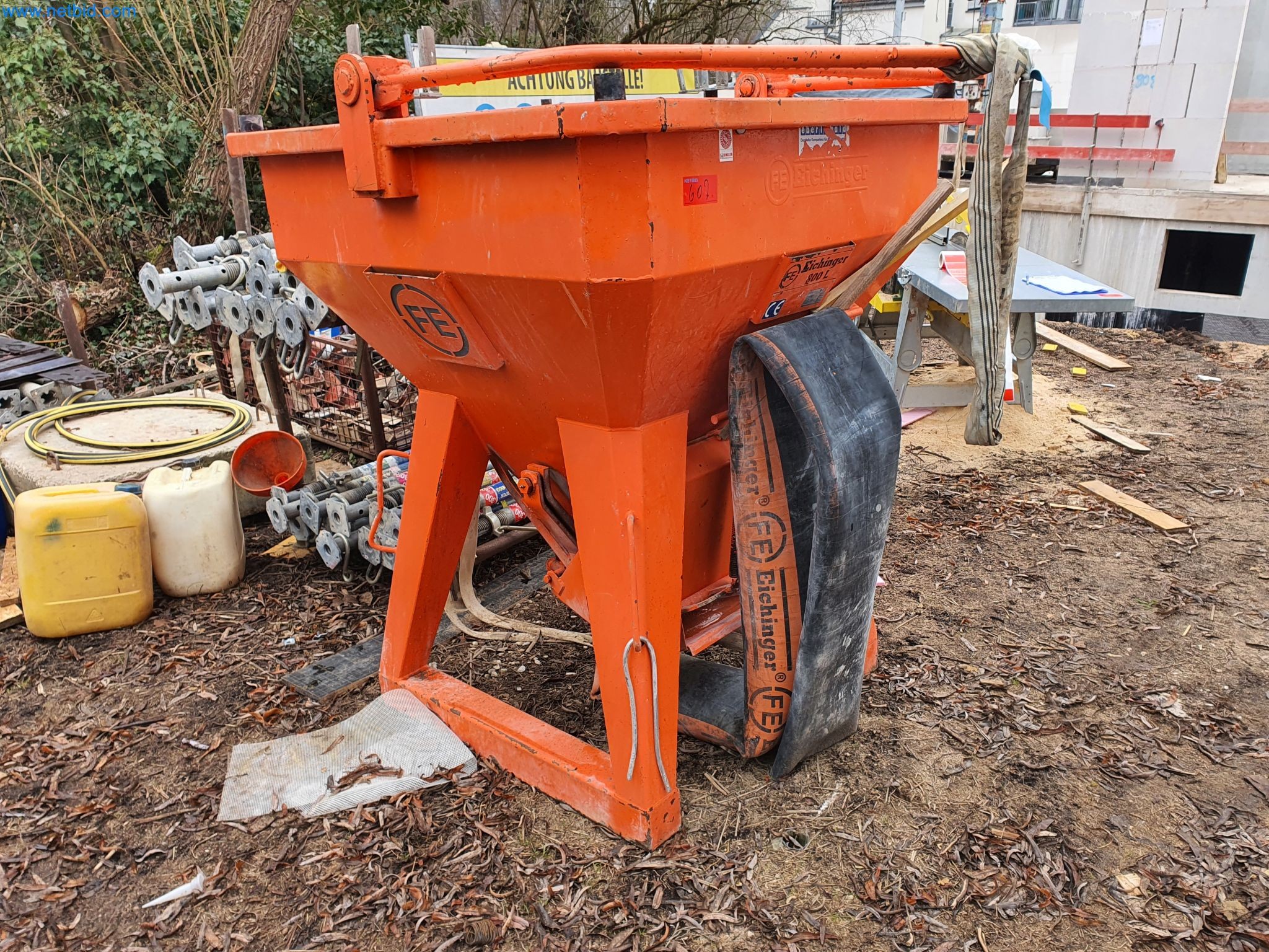 Baumaschinen, Fahrzeuge, Schalungsmaterial und Zubehör aus dem Bereich Hochbau-1