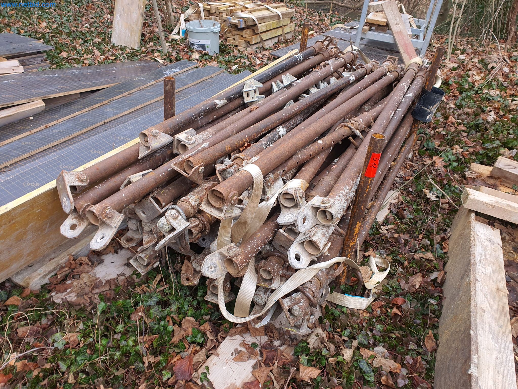 Stavební stroje, vozidla, bednicí materiál a příslušenství z oblasti stavebnictví-1