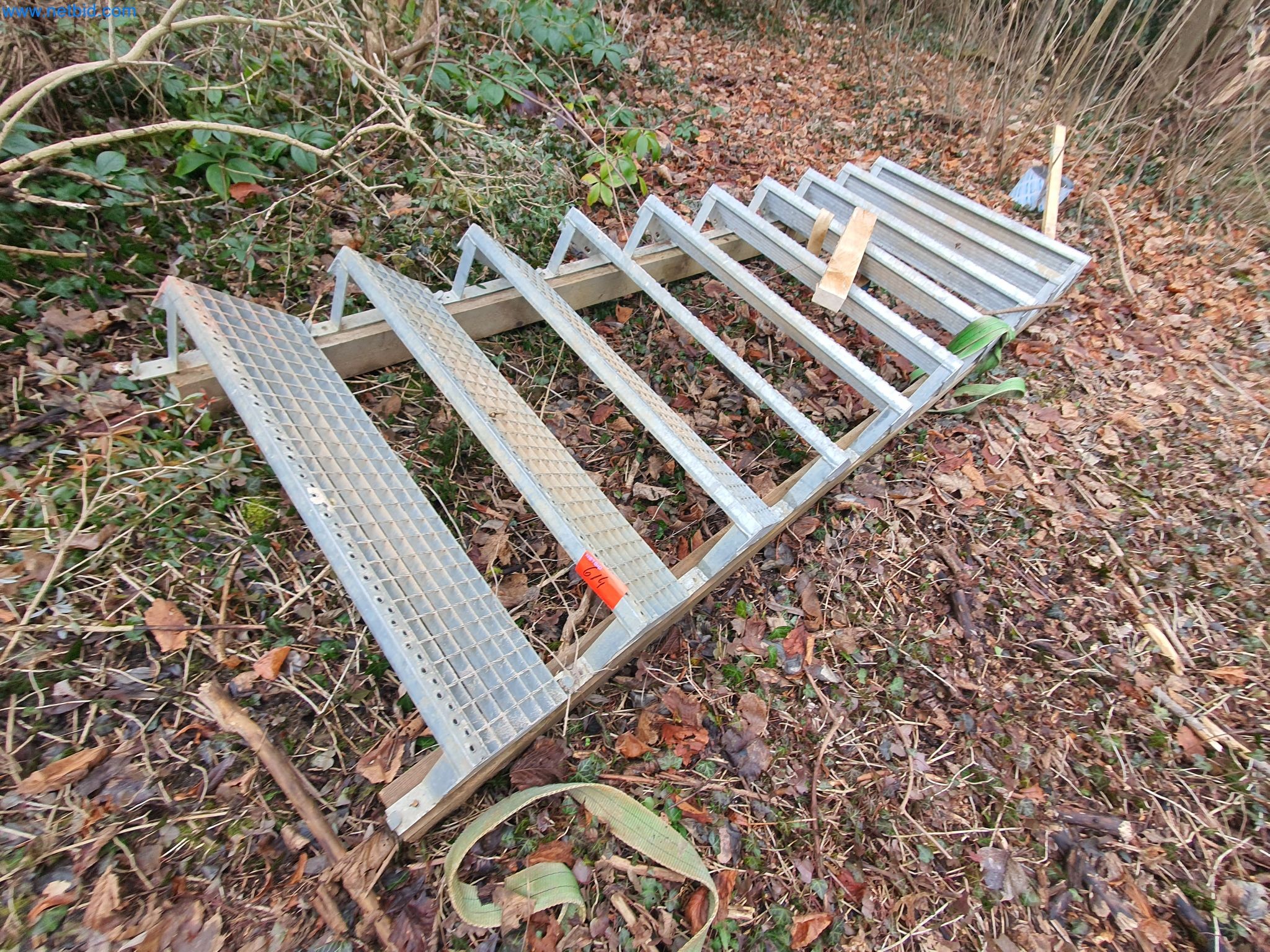 Stavební stroje, vozidla, bednicí materiál a příslušenství z oblasti stavebnictví-1