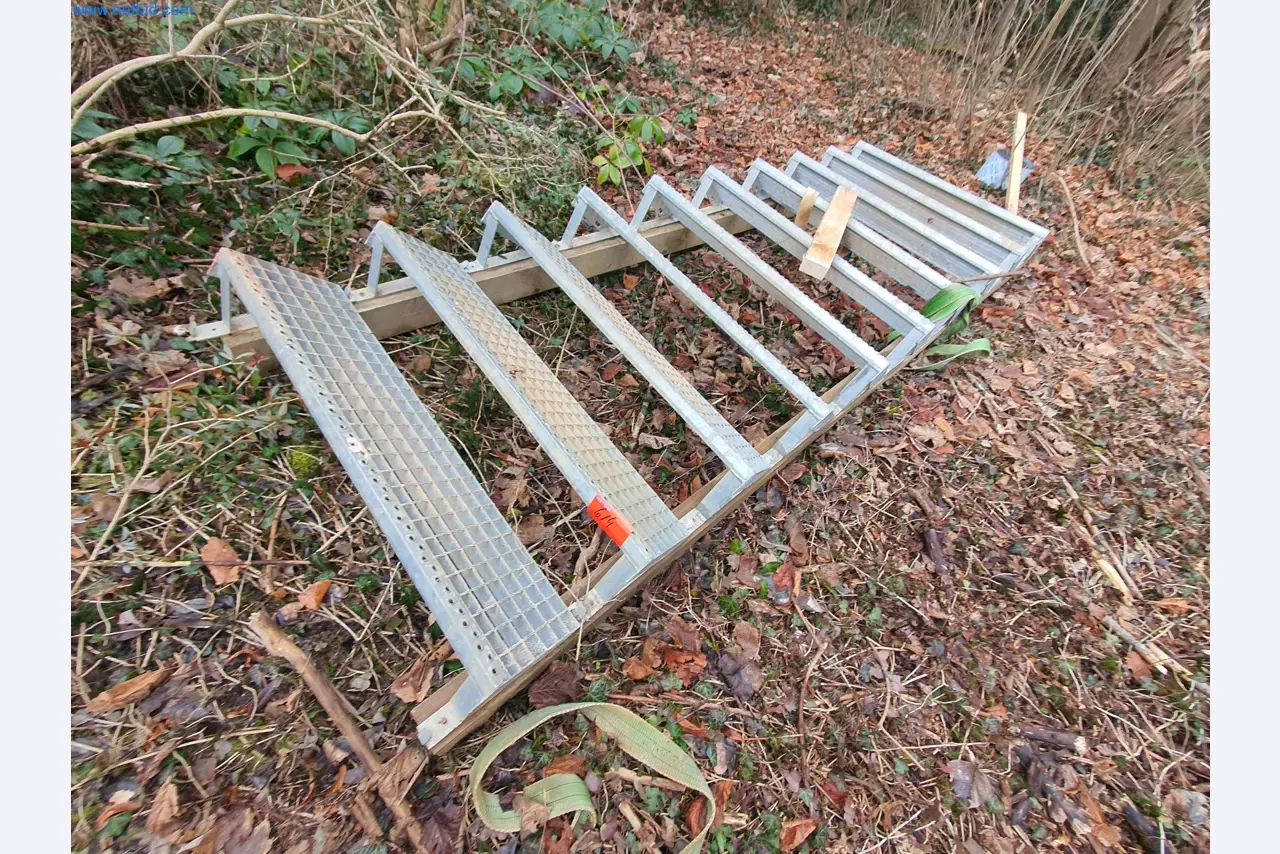 Baumaschinen, Fahrzeuge, Schalungsmaterial und Zubehör aus dem Bereich Hochbau-1