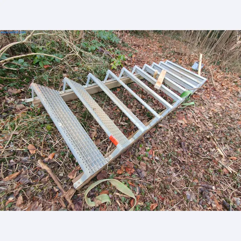 Baumaschinen, Fahrzeuge, Schalungsmaterial und Zubehör aus dem Bereich Hochbau-1