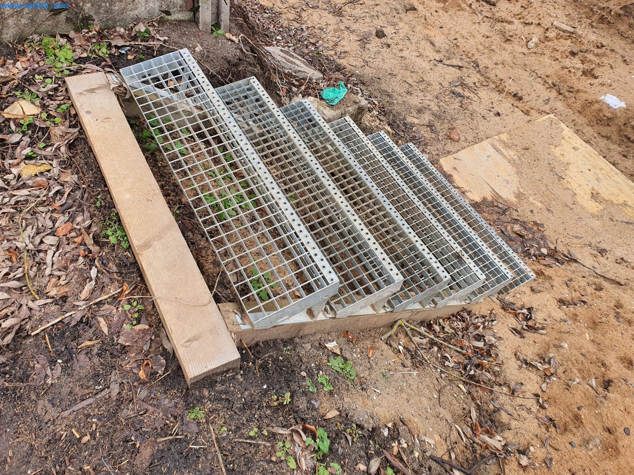 Stavební stroje, vozidla, bednicí materiál a příslušenství z oblasti stavebnictví-2