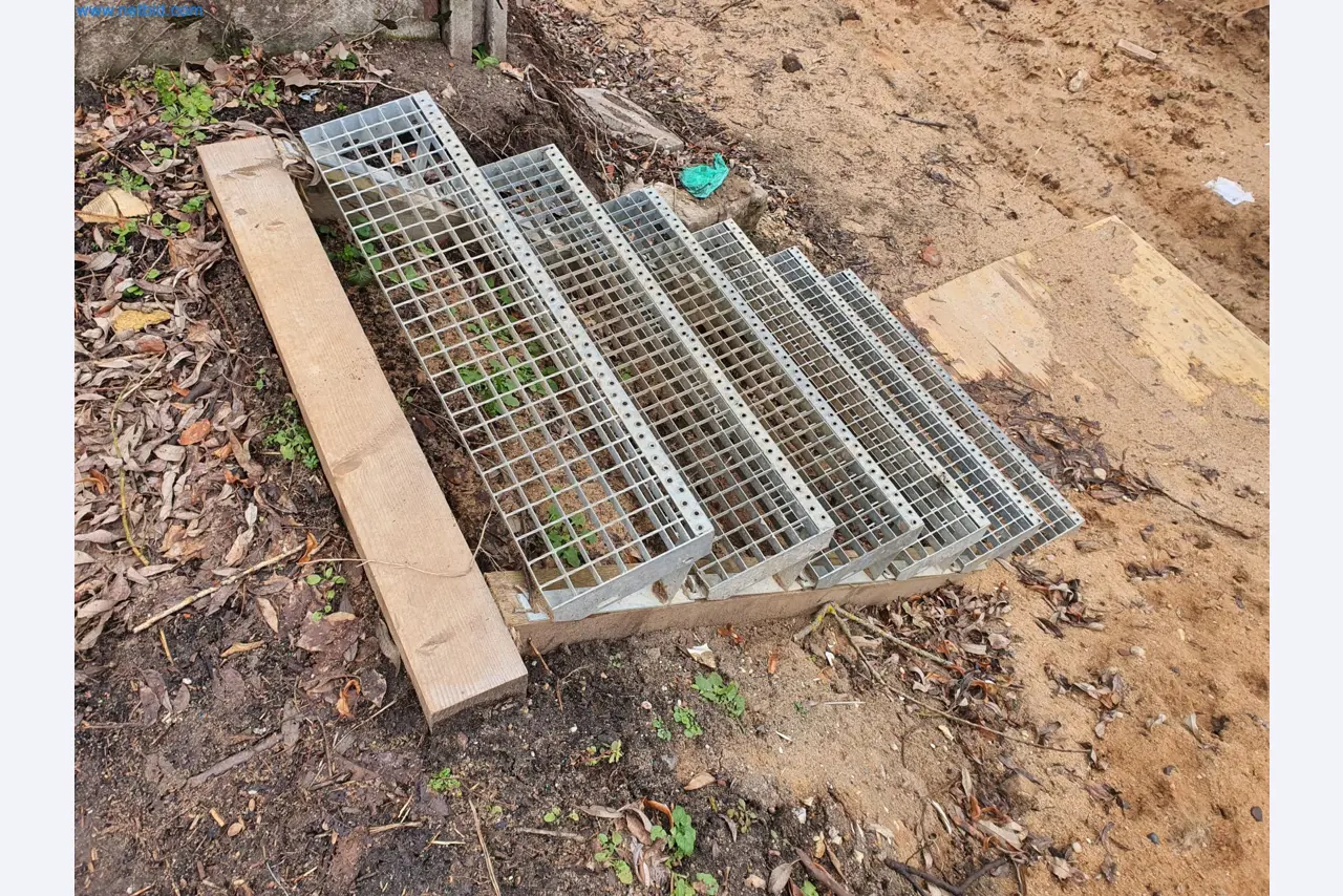 Baumaschinen, Fahrzeuge, Schalungsmaterial und Zubehör aus dem Bereich Hochbau-2