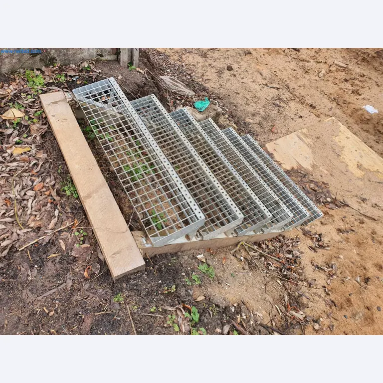 Baumaschinen, Fahrzeuge, Schalungsmaterial und Zubehör aus dem Bereich Hochbau-2