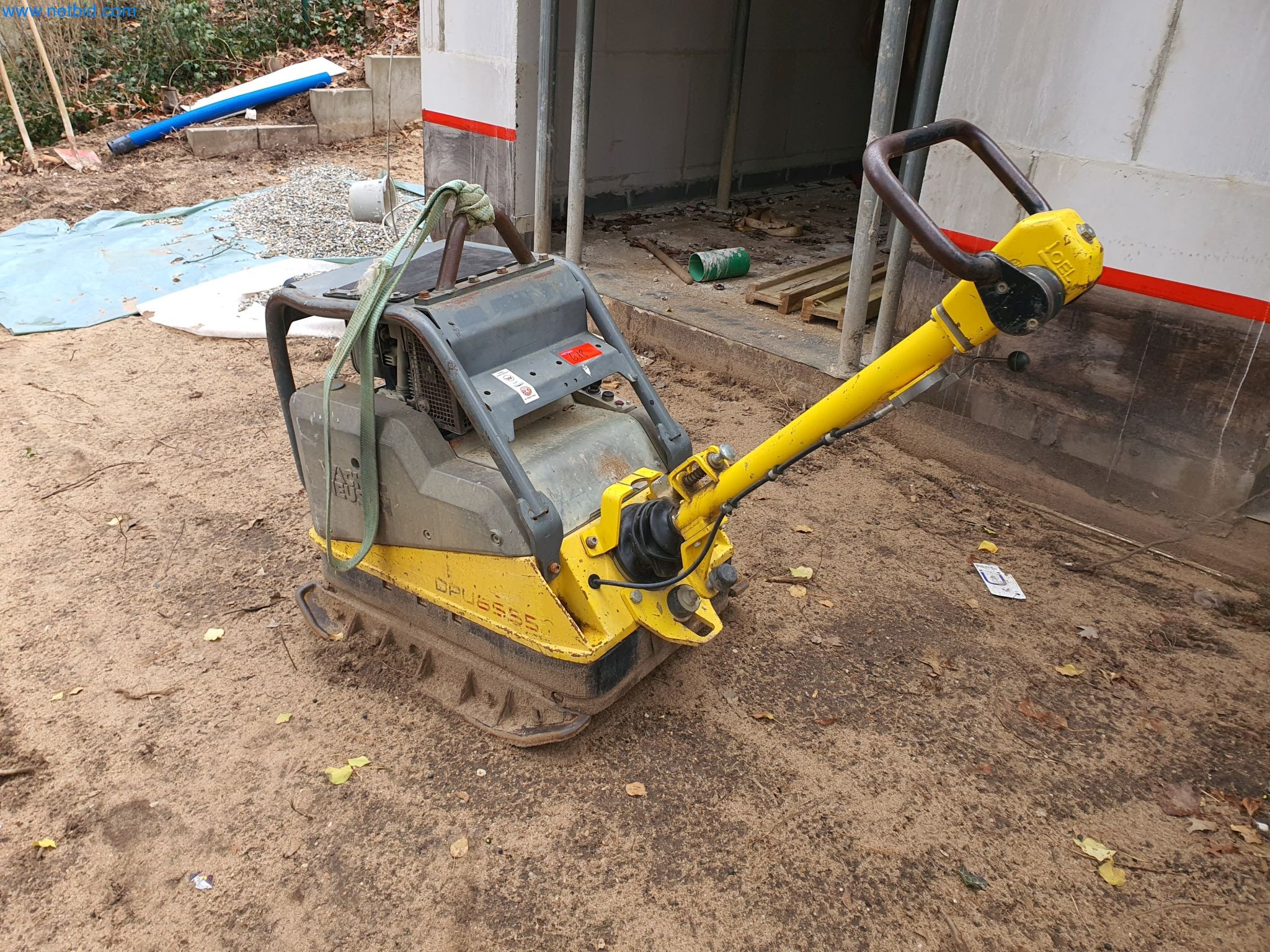 Baumaschinen, Fahrzeuge, Schalungsmaterial und Zubehör aus dem Bereich Hochbau-1