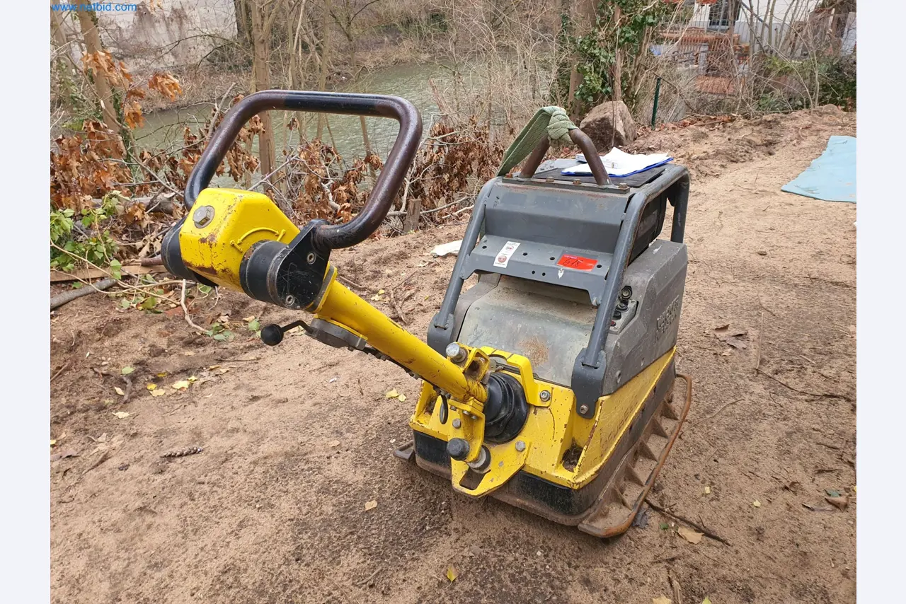 Baumaschinen, Fahrzeuge, Schalungsmaterial und Zubehör aus dem Bereich Hochbau-2