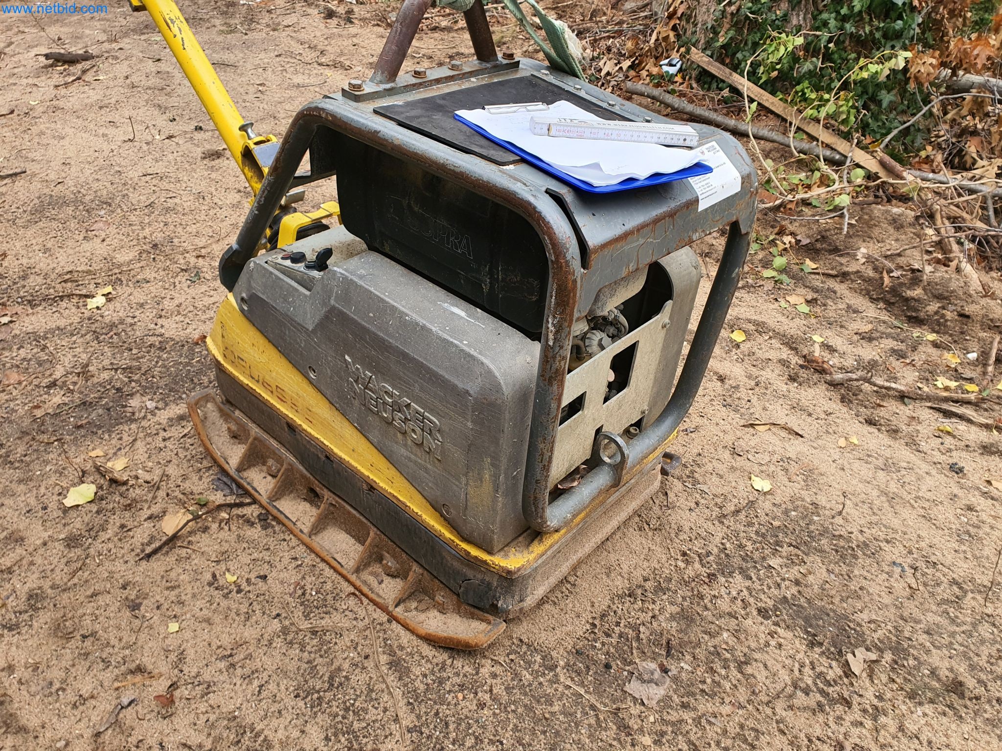 Baumaschinen, Fahrzeuge, Schalungsmaterial und Zubehör aus dem Bereich Hochbau-5