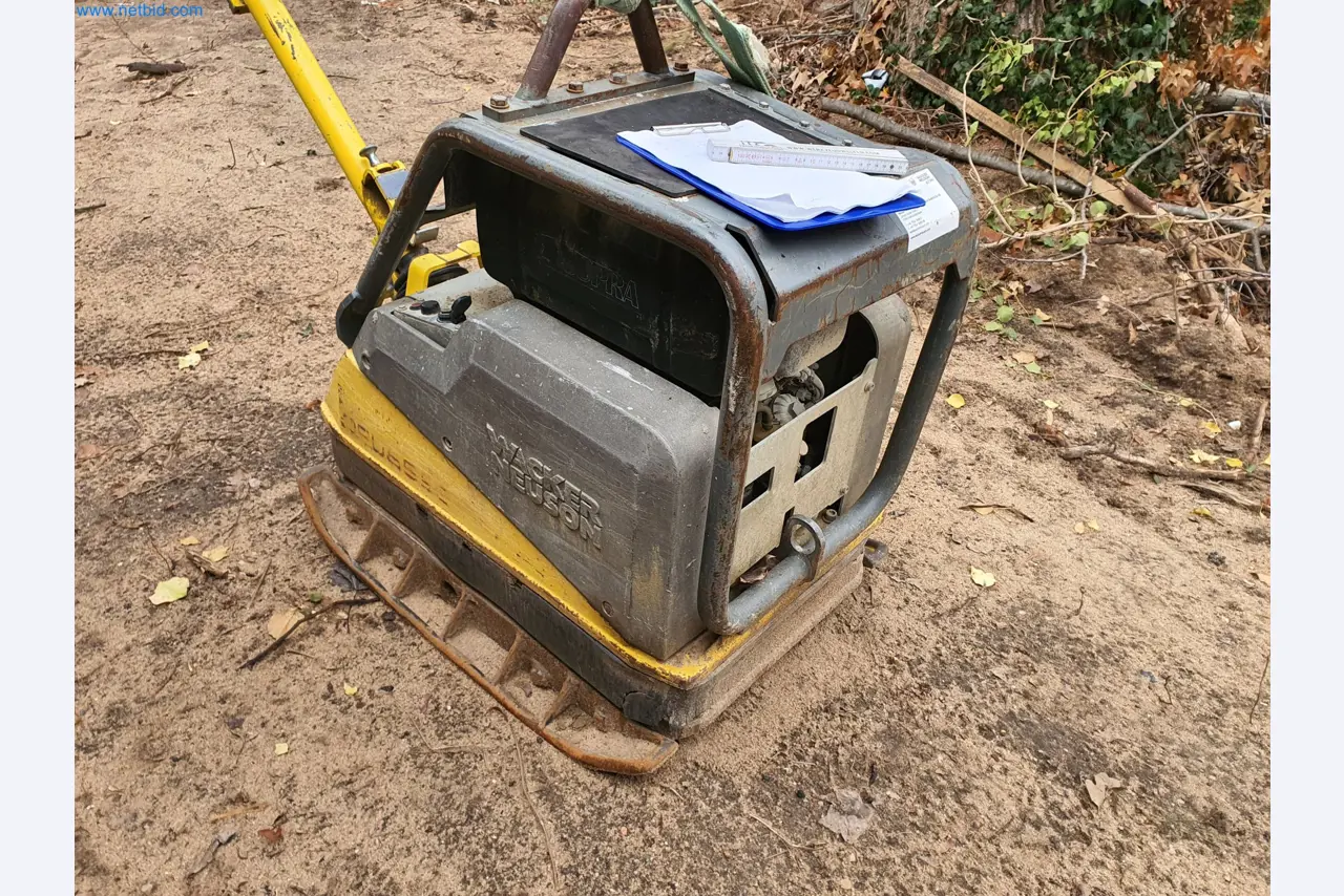 Baumaschinen, Fahrzeuge, Schalungsmaterial und Zubehör aus dem Bereich Hochbau-5