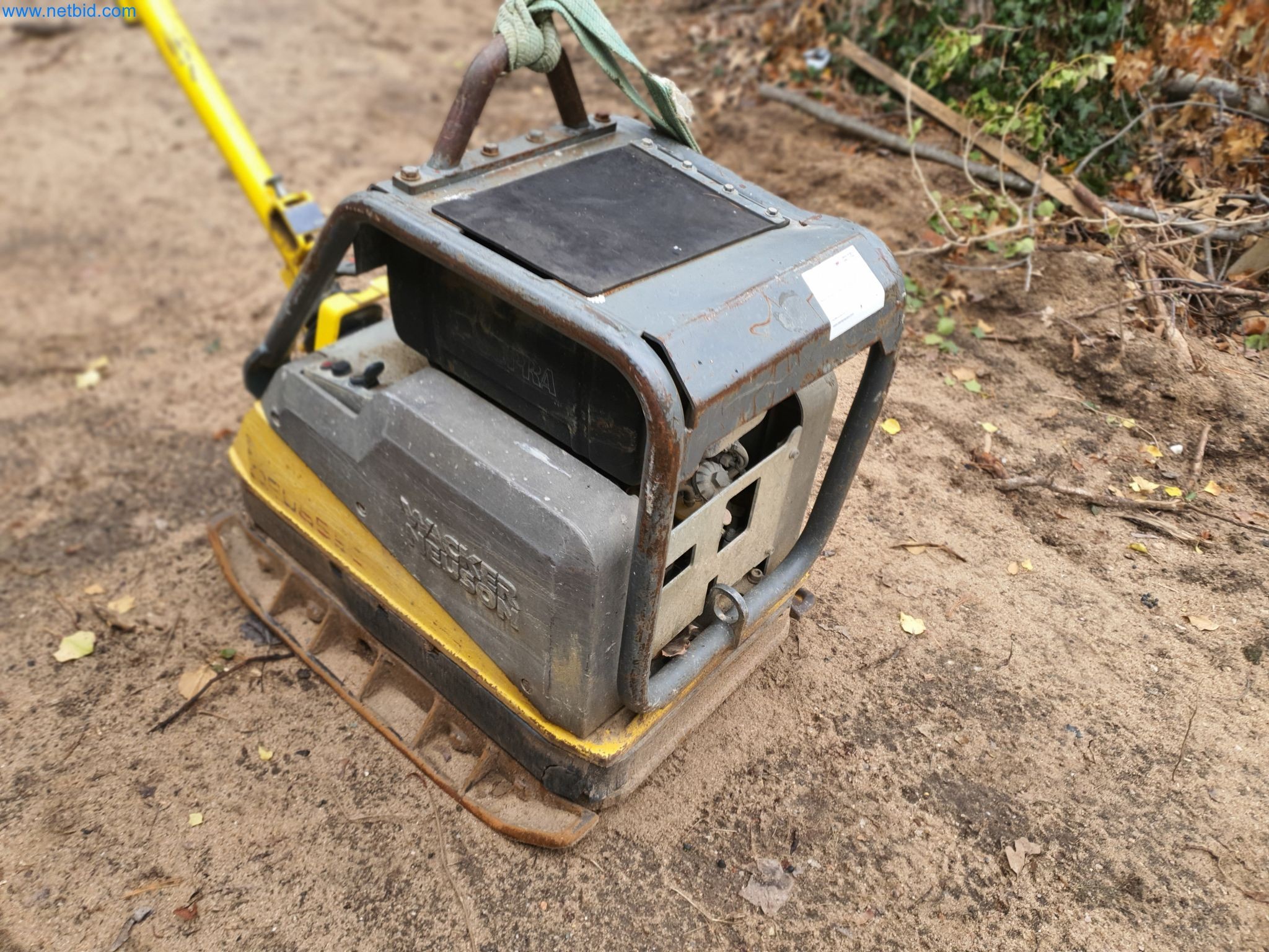 Baumaschinen, Fahrzeuge, Schalungsmaterial und Zubehör aus dem Bereich Hochbau-6