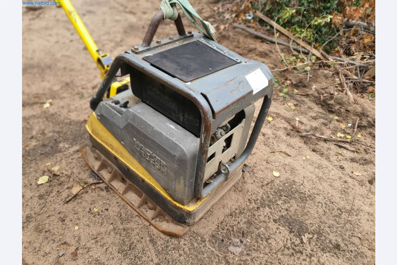 Baumaschinen, Fahrzeuge, Schalungsmaterial und Zubehör aus dem Bereich Hochbau-6