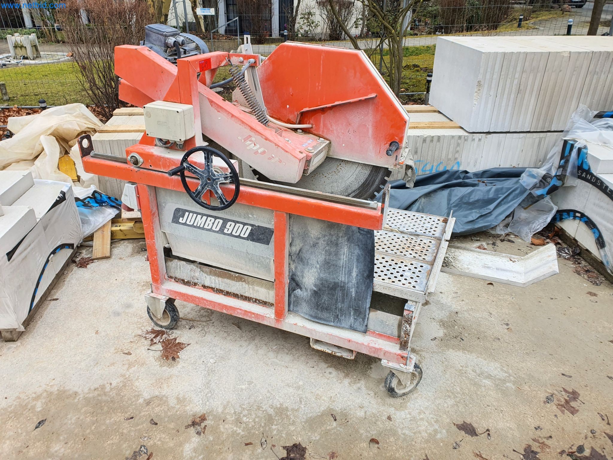 Baumaschinen, Fahrzeuge, Schalungsmaterial und Zubehör aus dem Bereich Hochbau-1