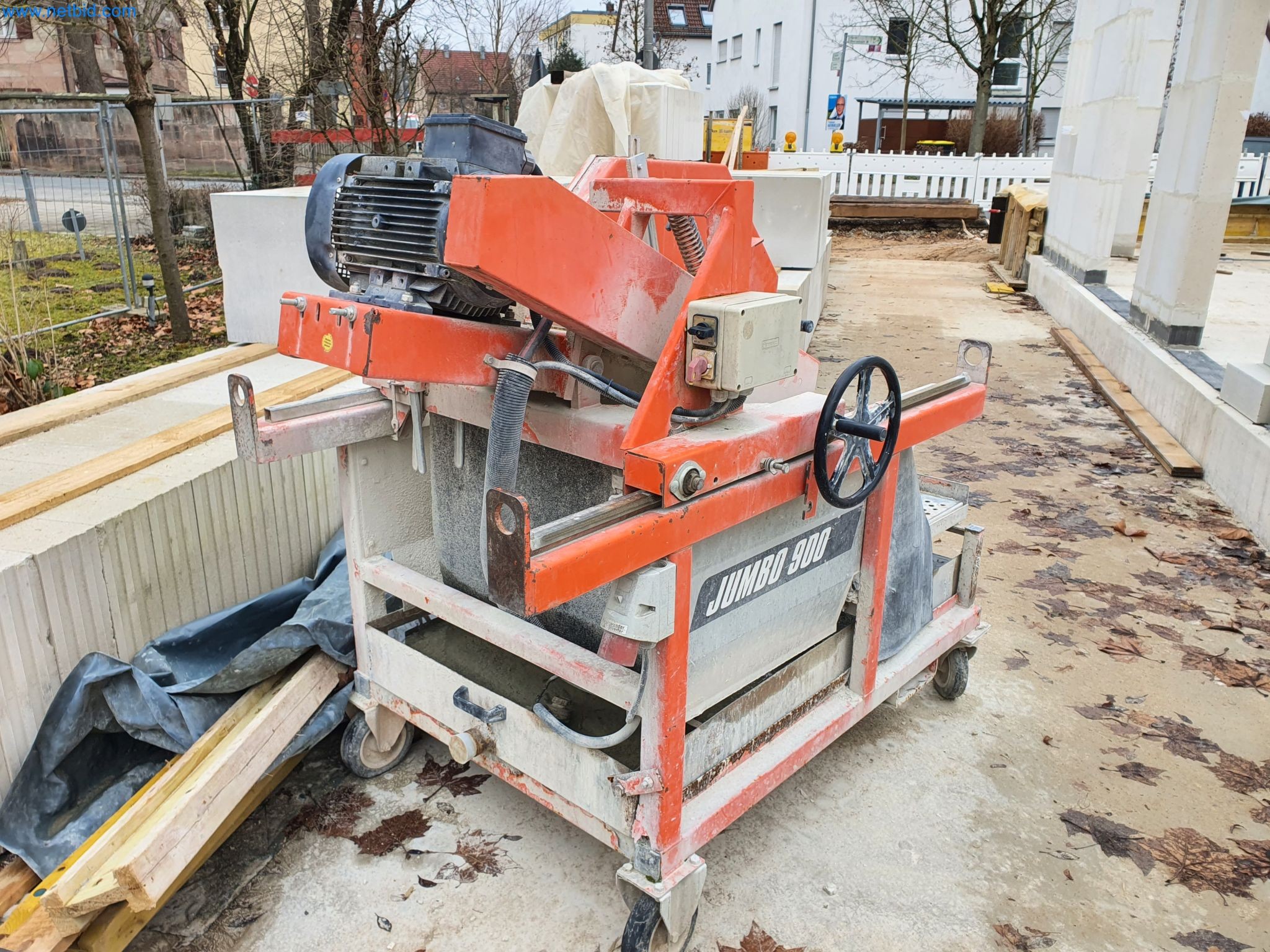 Baumaschinen, Fahrzeuge, Schalungsmaterial und Zubehör aus dem Bereich Hochbau-2