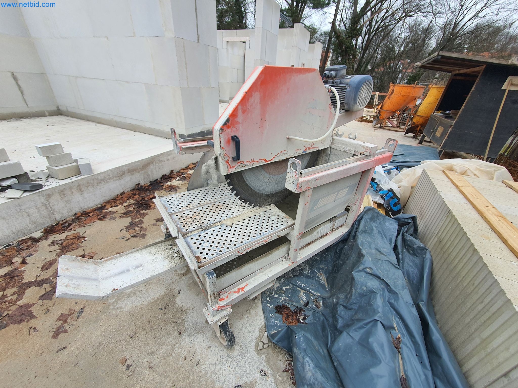 Baumaschinen, Fahrzeuge, Schalungsmaterial und Zubehör aus dem Bereich Hochbau-3