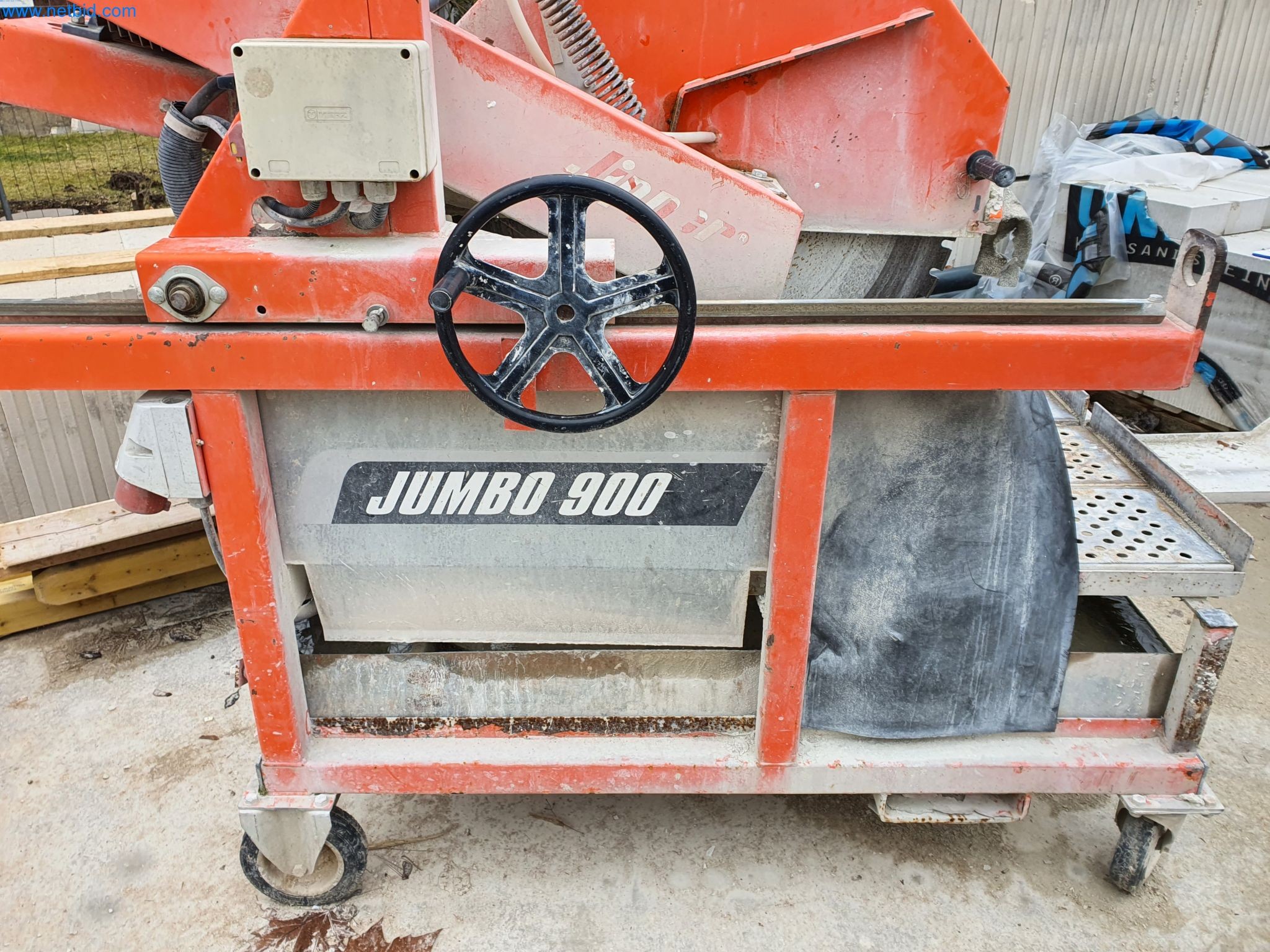 Baumaschinen, Fahrzeuge, Schalungsmaterial und Zubehör aus dem Bereich Hochbau-4