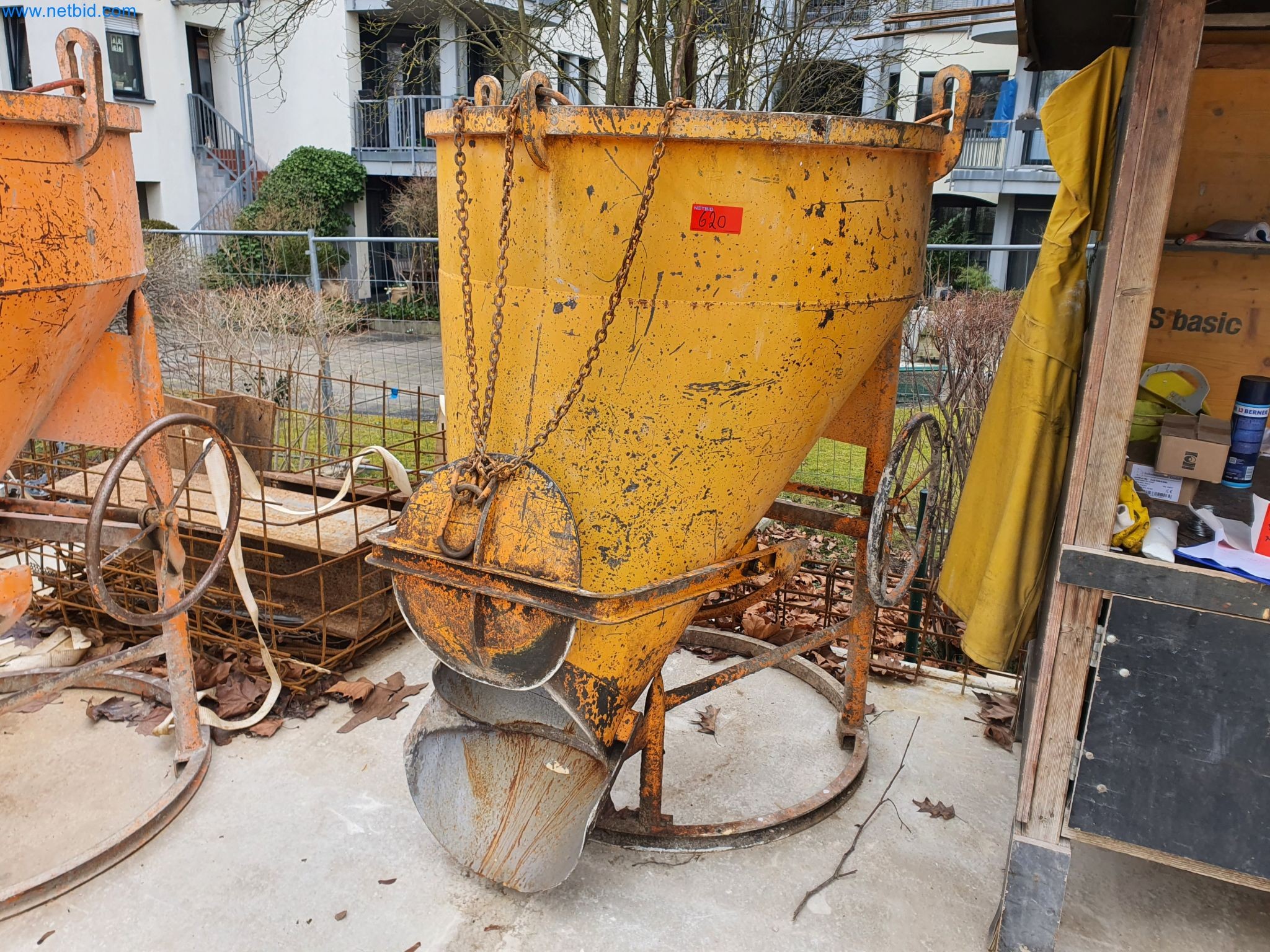Baumaschinen, Fahrzeuge, Schalungsmaterial und Zubehör aus dem Bereich Hochbau-1