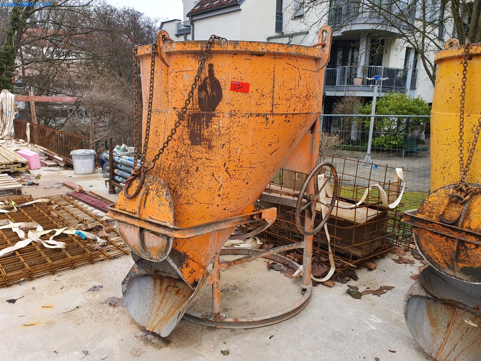 Baumaschinen, Fahrzeuge, Schalungsmaterial und Zubehör aus dem Bereich Hochbau-1
