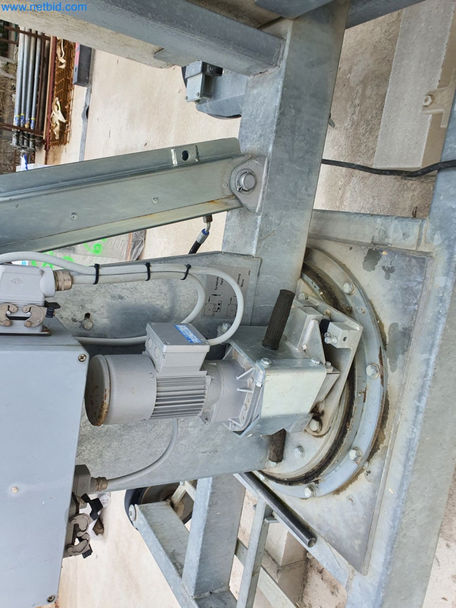 Baumaschinen, Fahrzeuge, Schalungsmaterial und Zubehör aus dem Bereich Hochbau-12