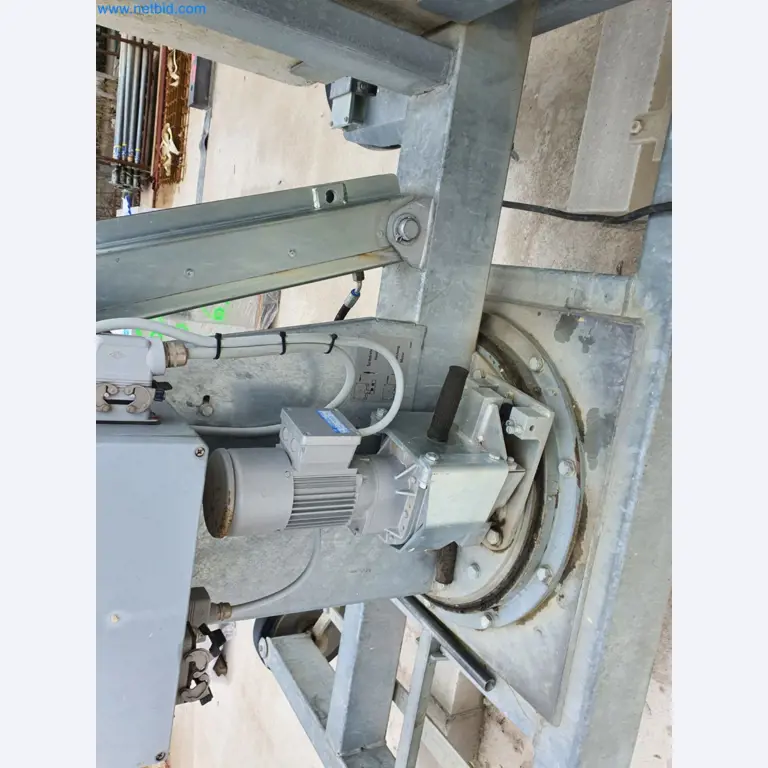 Stavební stroje, vozidla, bednicí materiál a příslušenství z oblasti stavebnictví-12