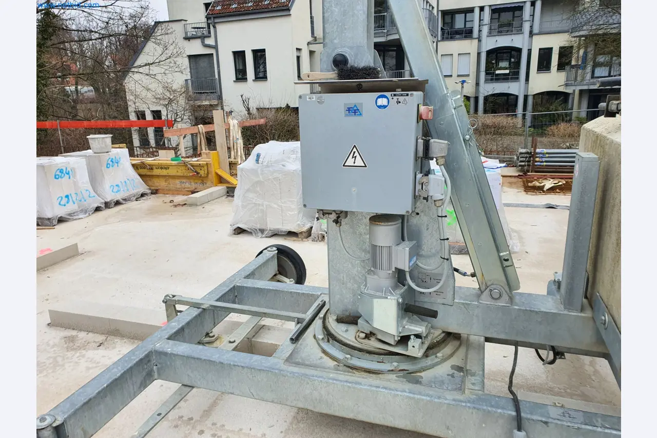 Stavební stroje, vozidla, bednicí materiál a příslušenství z oblasti stavebnictví-7