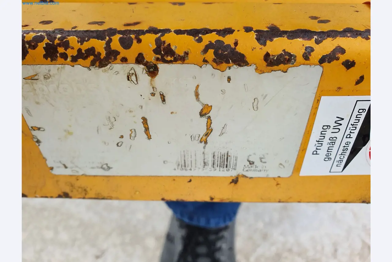 Stavební stroje, vozidla, bednicí materiál a příslušenství z oblasti stavebnictví-2