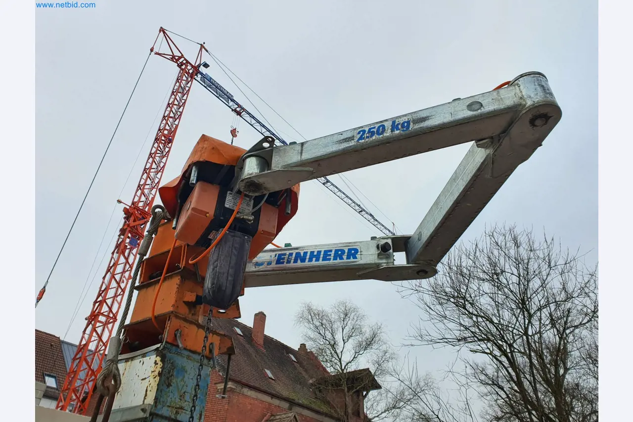 Stavební stroje, vozidla, bednicí materiál a příslušenství z oblasti stavebnictví-3