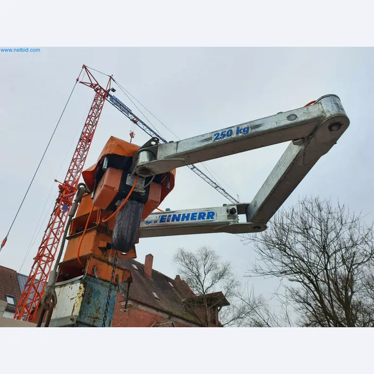 Stavební stroje, vozidla, bednicí materiál a příslušenství z oblasti stavebnictví-3