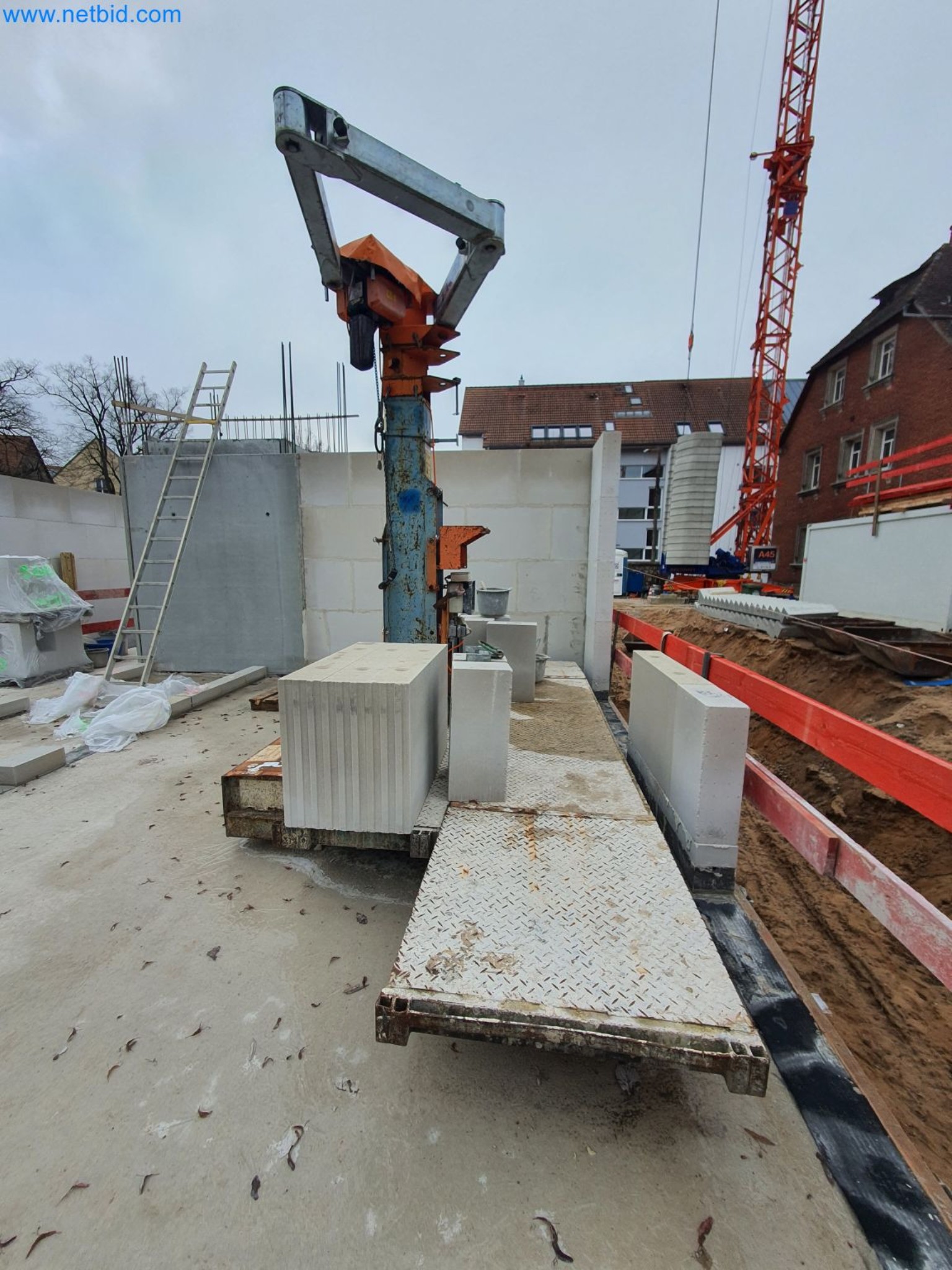 Stavební stroje, vozidla, bednicí materiál a příslušenství z oblasti stavebnictví-7