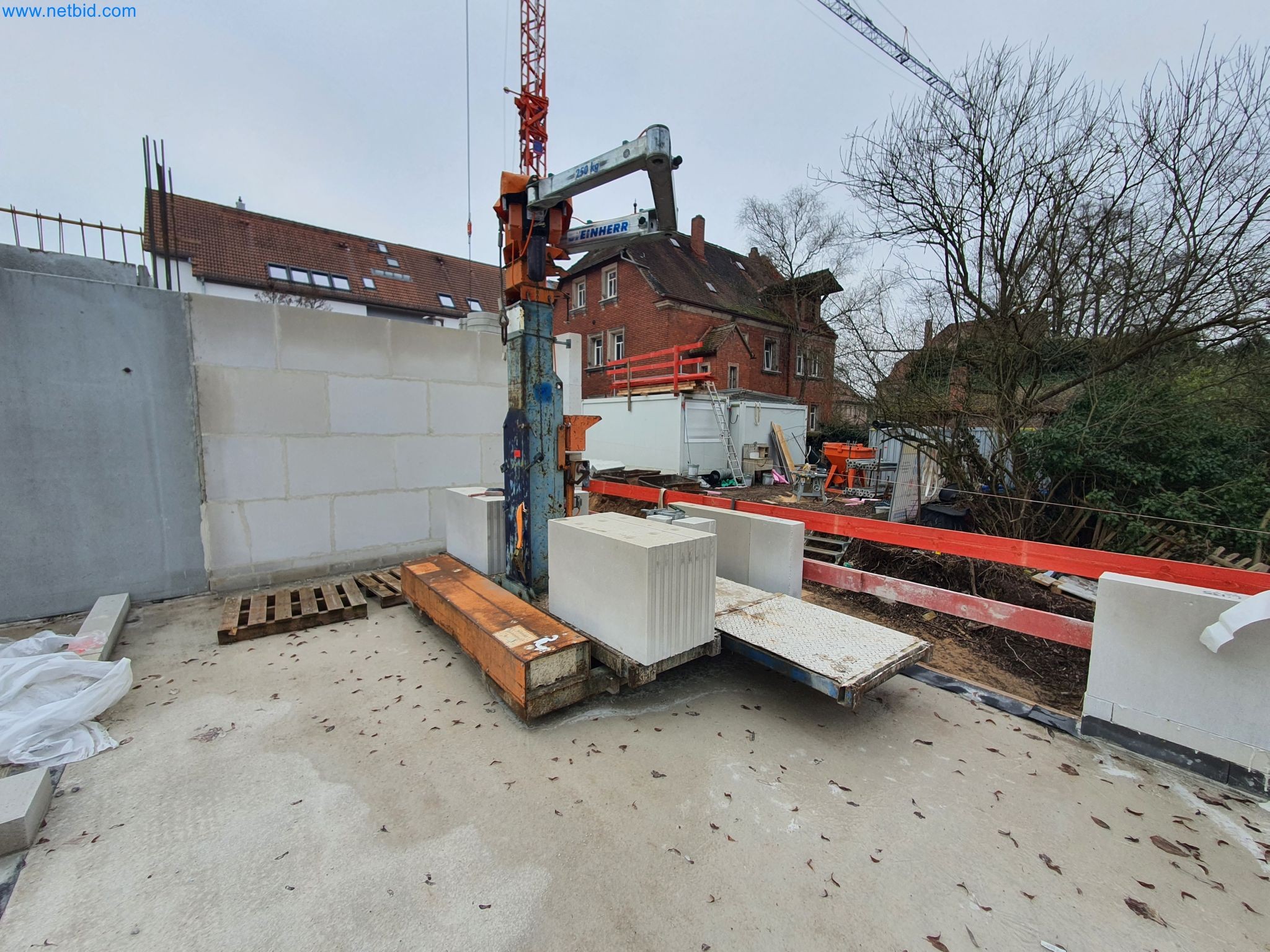 Stavební stroje, vozidla, bednicí materiál a příslušenství z oblasti stavebnictví-8